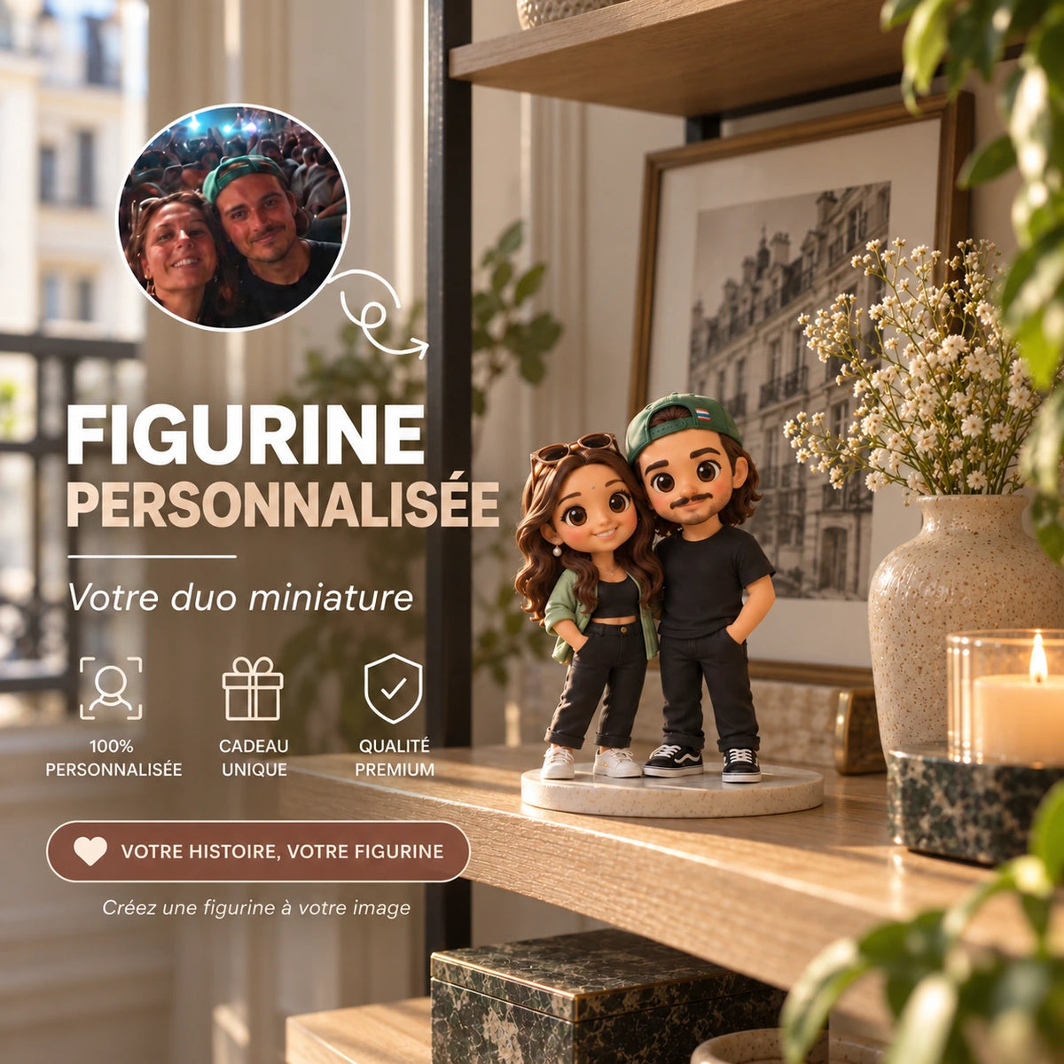 Couple de figurines personnalisées dans un intérieur parisien chaleureux